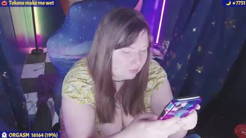 Snapshot of molly_moons chatting on October 23, 9:02 pm molly_moons online show from October 23, 9:02 pm