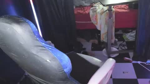 molly_moons online show from April 15, 6:48 pm