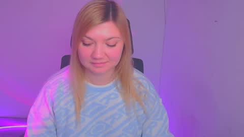 Snapshot of molly_moree chatting on January 7, 3:23 pm Molly online show from January 7, 3:23 pm