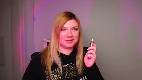Snapshot of molly_moree chatting on January 10, 6:17 pm Molly online show from January 10, 6:17 pm