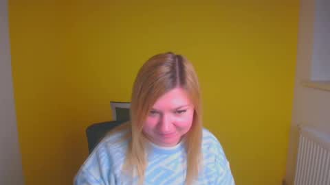 Snapshot of molly_moree chatting on January 12, 3:25 pm Molly online show from January 12, 3:25 pm