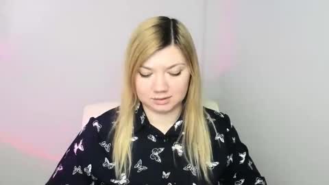 Snapshot of molly_moree chatting on January 17, 12:21 pm Molly online show from January 17, 12:21 pm
