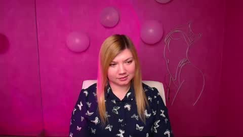 Snapshot of molly_moree chatting on February 18, 12:28 pm Molly online show from February 18, 12:28 pm