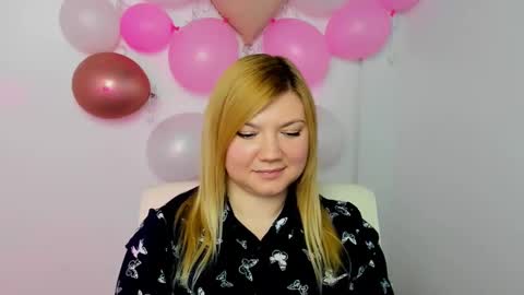 Snapshot of molly_moree chatting on February 25, 4:10 pm Molly online show from February 25, 4:10 pm