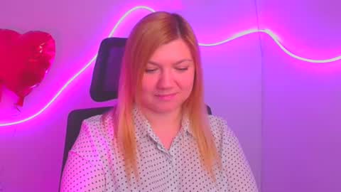 Snapshot of molly_moree chatting on March 10, 12:15 pm Molly online show from March 10, 12:15 pm