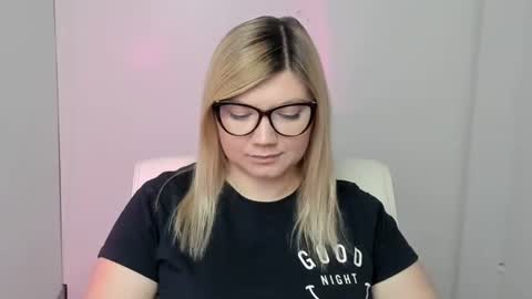 Snapshot of molly_moree chatting on September 30, 11:48 am Molly online show from September 30, 11:48 am