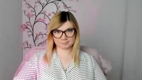 Molly online show from April 14, 11:27 am