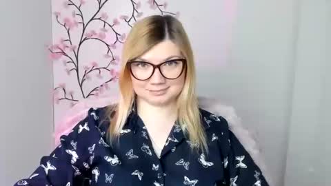 Molly online show from April 15, 11:39 am