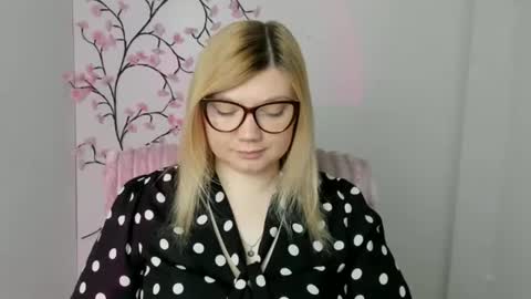 Molly online show from April 21, 11:38 am