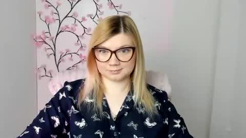 Molly online show from April 22, 11:34 am