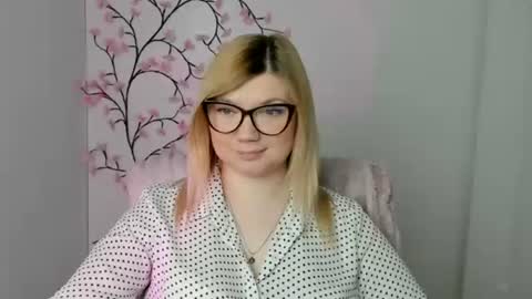 Molly online show from April 23, 12:29 pm