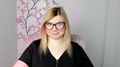 Molly online show from April 24, 11:34 am