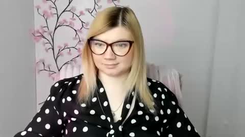 Molly online show from April 26, 11:41 am