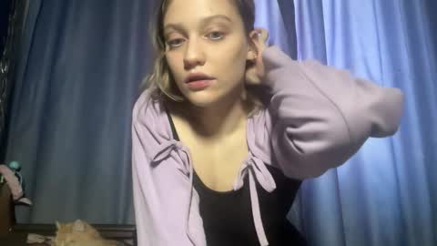 Snapshot of molly_poly chatting on November 11, 11:10 am molly_poly online show from November 11, 11:10 am