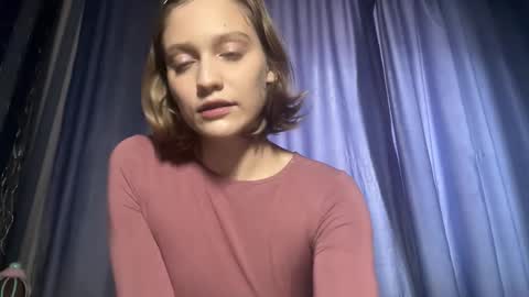 Snapshot of molly_poly chatting on November 13, 9:52 am molly_poly online show from November 13, 9:52 am