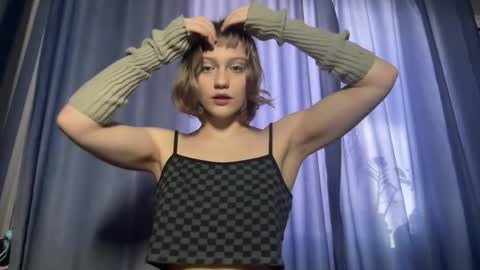 Snapshot of molly_poly chatting on November 17, 9:59 am molly_poly online show from November 17, 9:59 am