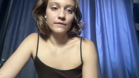 Snapshot of molly_poly chatting on November 22, 11:42 am molly_poly online show from November 22, 11:42 am