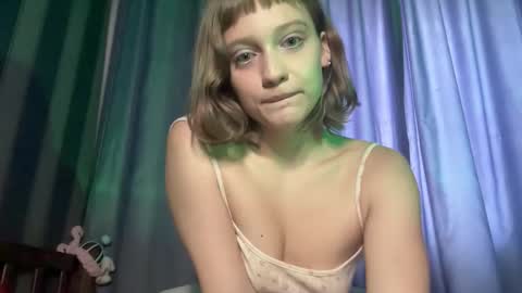 Snapshot of molly_poly chatting on November 23, 12:49 pm molly_poly online show from November 23, 12:49 pm