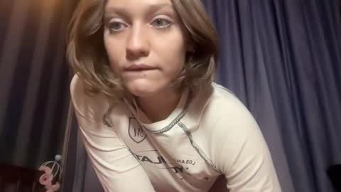 Snapshot of molly_poly chatting on December 19, 5:53 pm molly_poly online show from December 19, 5:53 pm