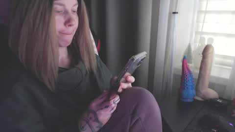 Snapshot of molly_royse chatting on January 17, 7:08 am I have new photos come and see with love Molly online show from January 17, 7:08 am