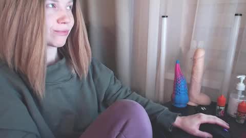 Snapshot of molly_royse chatting on January 18, 7:04 pm I have new photos come and see with love Molly online show from January 18, 7:04 pm