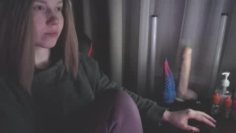 Snapshot of molly_royse chatting on January 19, 5:48 am I have new photos come and see with love Molly online show from January 19, 5:48 am