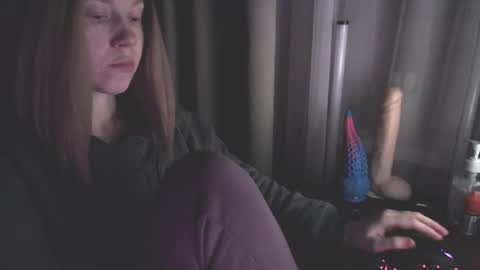 Snapshot of molly_royse chatting on January 21, 5:05 am I have new photos come and see with love Molly online show from January 21, 5:05 am