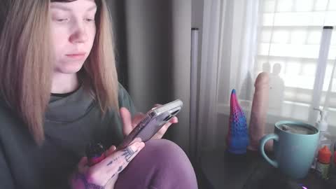 Snapshot of molly_royse chatting on January 22, 9:02 am I have new photos come and see with love Molly online show from January 22, 9:02 am