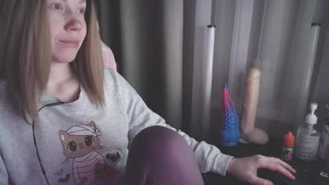 Snapshot of molly_royse chatting on January 23, 1:41 am I have new photos come and see with love Molly online show from January 23, 1:41 am