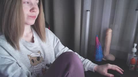 Snapshot of molly_royse chatting on January 24, 3:43 am I have new photos come and see with love Molly online show from January 24, 3:43 am
