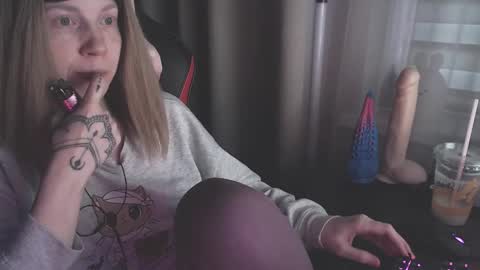 Snapshot of molly_royse chatting on January 27, 12:48 pm I have new photos come and see with love Molly online show from January 27, 12:48 pm