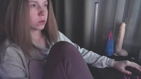 Snapshot of molly_royse chatting on January 27, 4:33 pm I have new photos come and see with love Molly online show from January 27, 4:33 pm