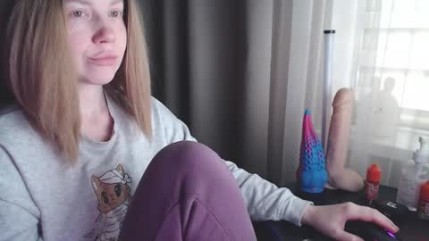 Snapshot of molly_royse chatting on January 31, 8:54 am I have new photos come and see with love Molly online show from January 31, 8:54 am