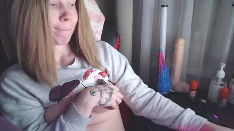 Snapshot of molly_royse chatting on February 1, 6:08 pm I have new photos come and see with love Molly online show from February 1, 6:08 pm