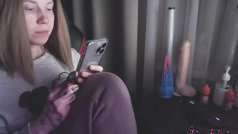 Snapshot of molly_royse chatting on February 1, 9:51 pm I have new photos come and see with love Molly online show from February 1, 9:51 pm
