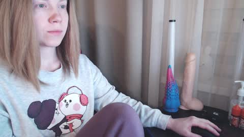 Snapshot of molly_royse chatting on February 2, 5:15 pm I have new photos come and see with love Molly online show from February 2, 5:15 pm