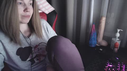 Snapshot of molly_royse chatting on February 3, 8:13 pm I have new photos come and see with love Molly online show from February 3, 8:13 pm