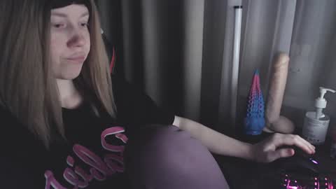 Snapshot of molly_royse chatting on February 4, 2:53 pm I have new photos come and see with love Molly online show from February 4, 2:53 pm