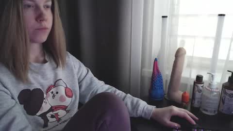 Snapshot of molly_royse chatting on February 11, 10:48 am I have new photos come and see with love Molly online show from February 11, 10:48 am