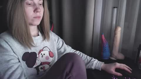 Snapshot of molly_royse chatting on February 12, 8:50 pm I have new photos come and see with love Molly online show from February 12, 8:50 pm