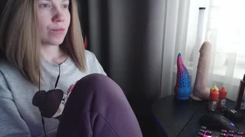 Snapshot of molly_royse chatting on February 14, 7:49 am I have new photos come and see with love Molly online show from February 14, 7:49 am