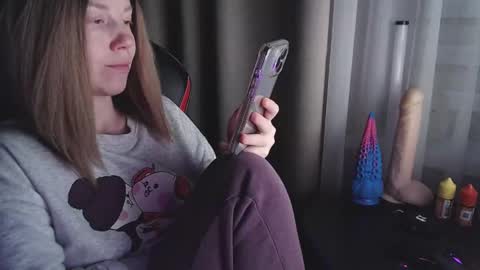 Snapshot of molly_royse chatting on February 16, 5:37 am I have new photos come and see with love Molly online show from February 16, 5:37 am