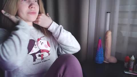 Snapshot of molly_royse chatting on February 24, 3:09 pm I have new photos come and see with love Molly online show from February 24, 3:09 pm