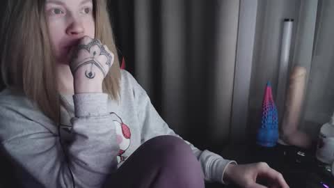 Snapshot of molly_royse chatting on February 26, 3:10 am I have new photos come and see with love Molly online show from February 26, 3:10 am