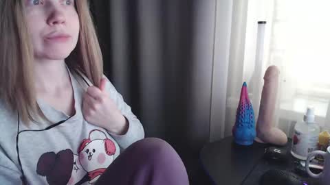 Snapshot of molly_royse chatting on February 26, 6:15 am I have new photos come and see with love Molly online show from February 26, 6:15 am