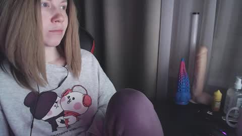 Snapshot of molly_royse chatting on February 26, 6:00 pm I have new photos come and see with love Molly online show from February 26, 6:00 pm