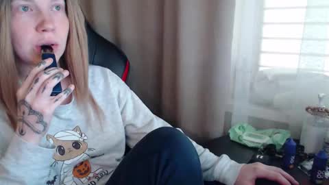 Snapshot of molly_royse chatting on September 24, 10:29 am I have new photos come and see with love Molly online show from September 24, 10:29 am