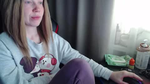 Snapshot of molly_royse chatting on October 5, 8:56 am I have new photos come and see with love Molly online show from October 5, 8:56 am