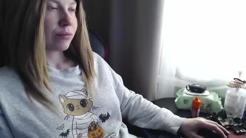 Snapshot of molly_royse chatting on October 9, 8:56 am I have new photos come and see with love Molly online show from October 9, 8:56 am