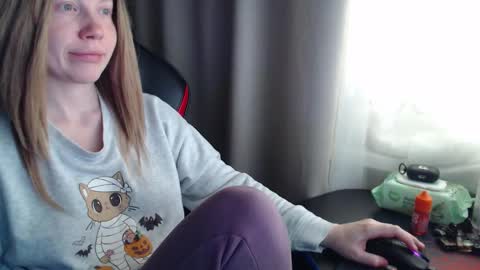 Snapshot of molly_royse chatting on October 10, 8:57 am I have new photos come and see with love Molly online show from October 10, 8:57 am